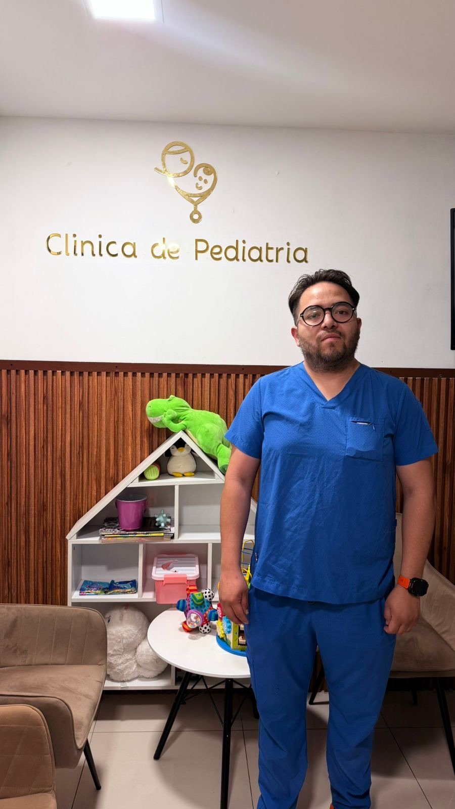 Dr. Alan Urbina, cirujano pediatra de VITALIA